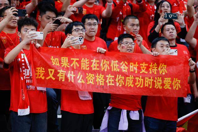 马奎尔留守曼联：意大利球队的追逐为何落空？